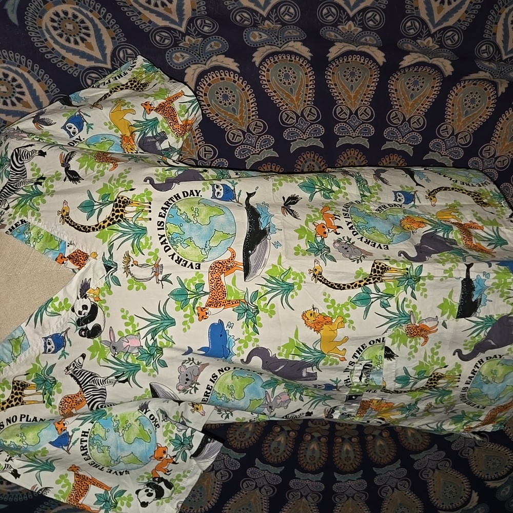 Save The Planet Animal Scrub Top Large - Picture 3 of 5